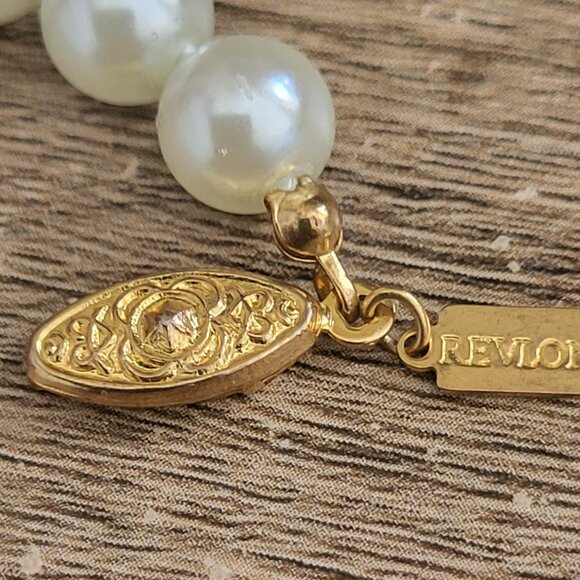 VINTAGE REVLON FAUX PEARL NECKLACE - Picture 12 of 12